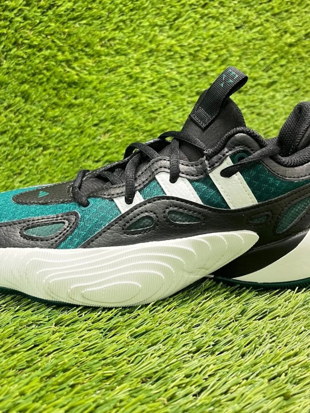 Adidas Trae Unlimited 2 Boys Size 5Y Green Black Athletic Running Shoes Sneakers